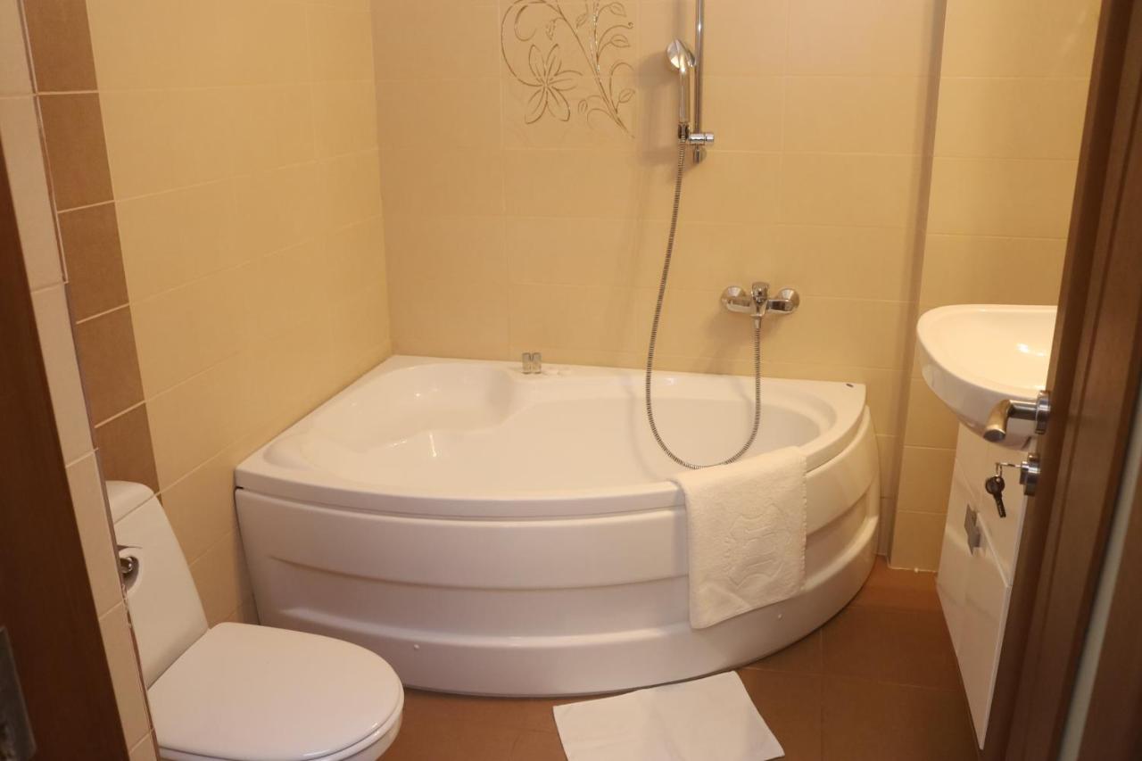 Vega Beach Apartment ママイア エクステリア 写真